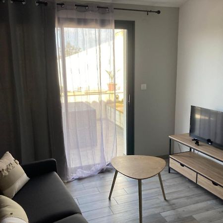studio meublé du bourg Puymiclan Esterno foto