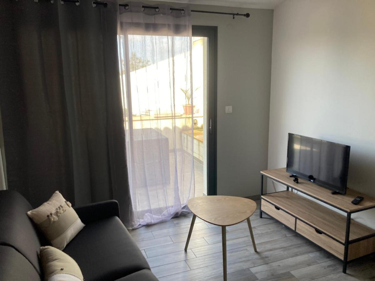 studio meublé du bourg Puymiclan Esterno foto