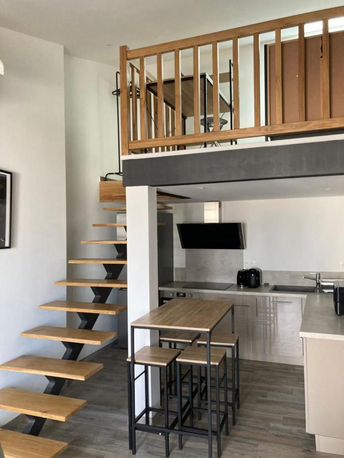 studio meublé du bourg Puymiclan Esterno foto