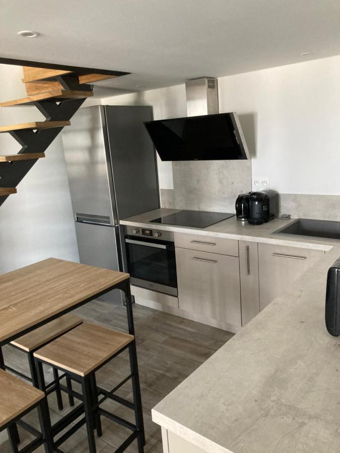 studio meublé du bourg Puymiclan Esterno foto